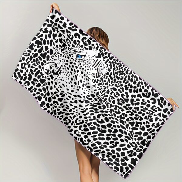 Serviette de plage imprimé léopard noir – Image 2
