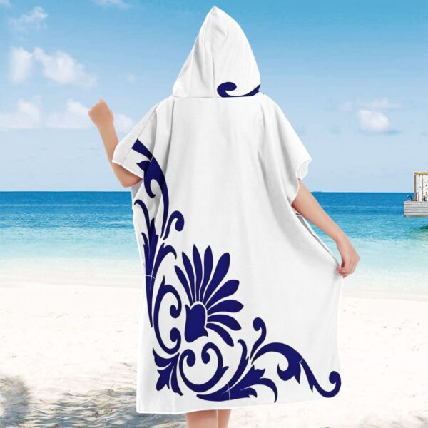 Poncho de plage motifs floraux bleus