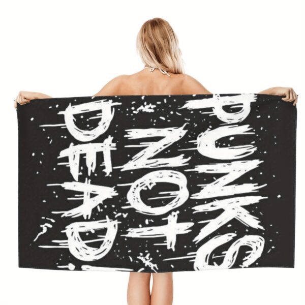 Serviette de Plage "Punk's Not Dead" – Image 5